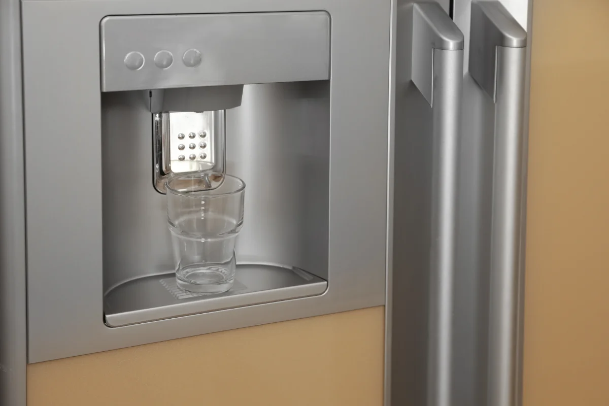 Nevera con dispensador de HIelo Nevera con dispensador de hielo